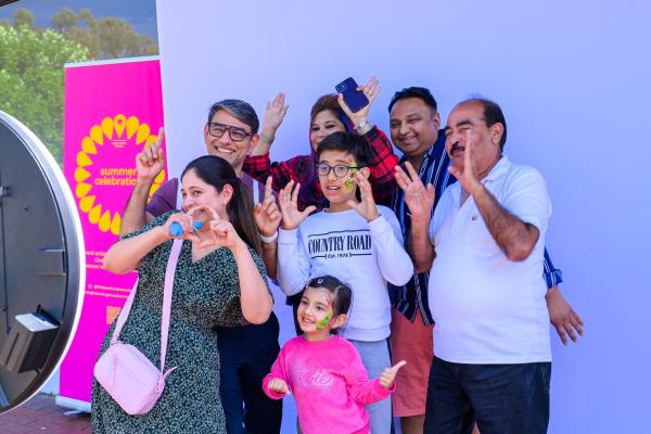 Family of 7 smiling and posing for a photo booth photo