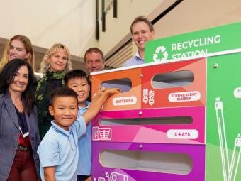Recycling-station-at-Doncaster-library-councillors-with-kids