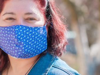 Woman wearing a face mask